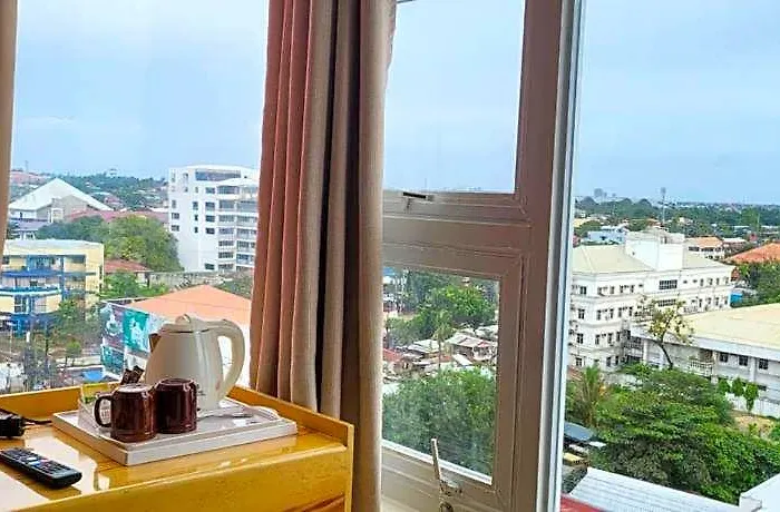 Hotel Sempre Premier Mactan Airport 3*