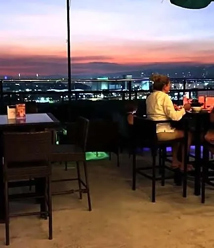 Sempre Premier Mactan Airport Hotel 3*